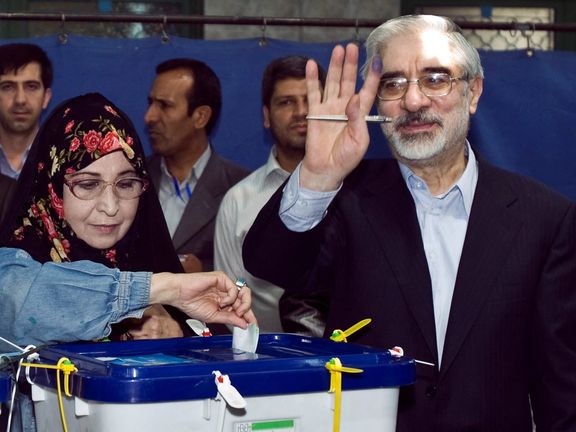 Mousavi and his wife voting in the 2009 presidential election